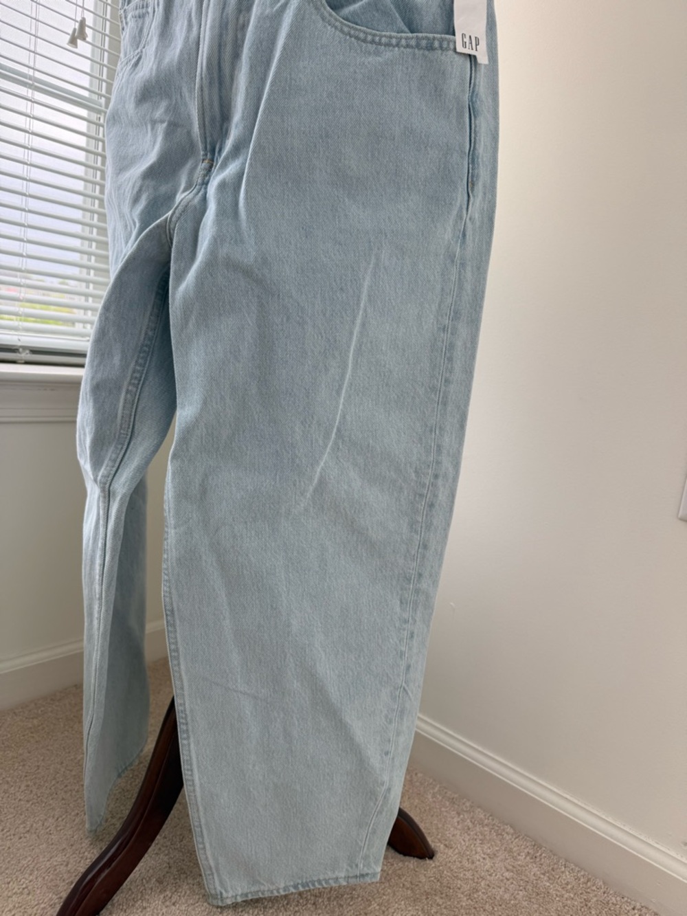 GAP High-Rise Relaxed Barrel Jeans in Light Blue - Picture 2 of 7